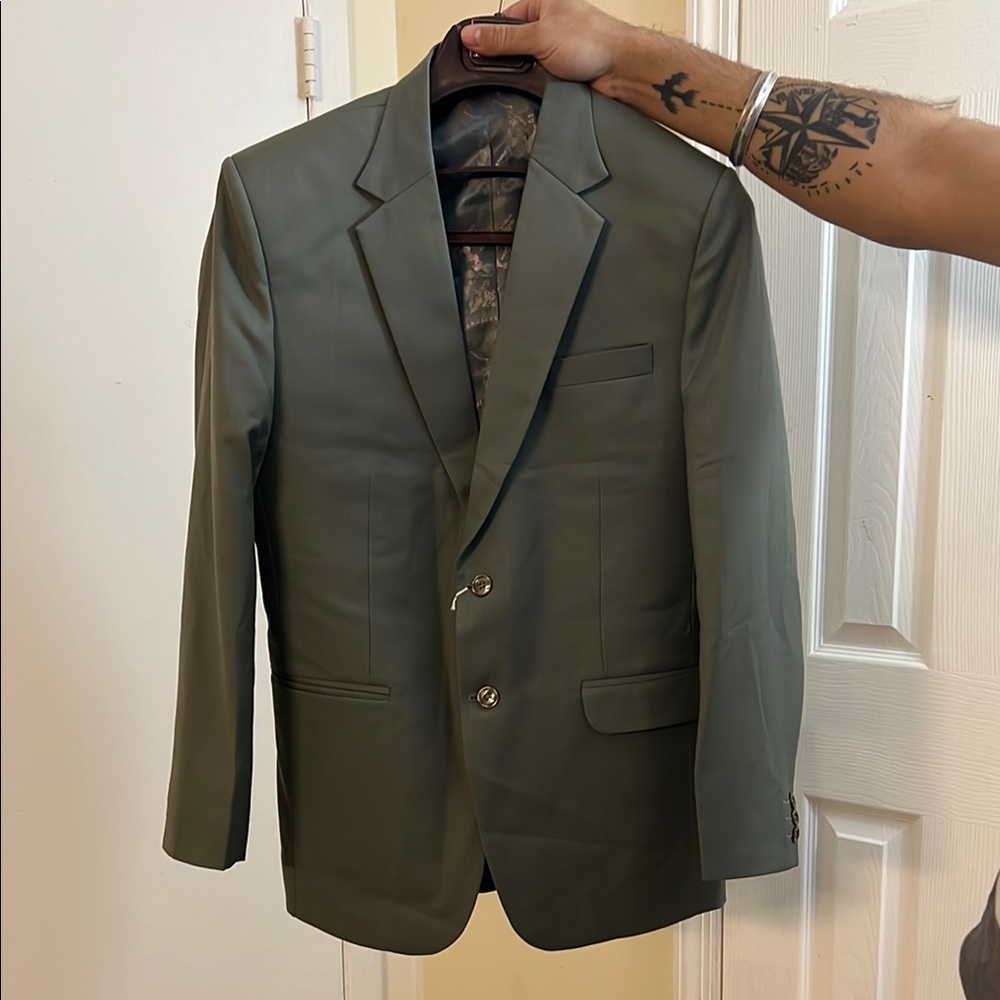 Green Structured Suit with Notched Lapel